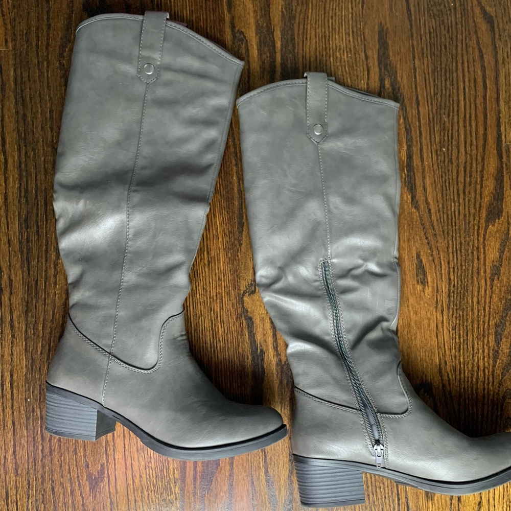Rampage Gray Boots 👢Size 8